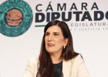 Kenia López impulsa participación social en consulta sobre libertad de expresión y audiencias