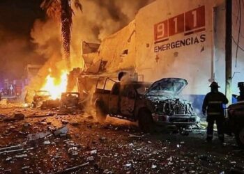 Siete heridos tras explosión de coche bomba frente a comandancia en Zacatecas
