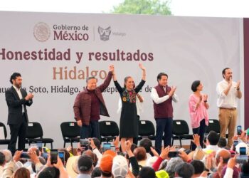 Protestas irrumpen en evento de Sheinbaum en Hidalgo; normalistas exigen justicia y apertura de El Mexe