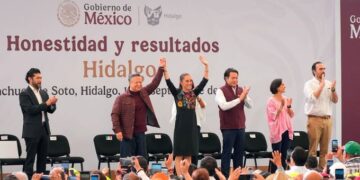 Protestas irrumpen en evento de Sheinbaum en Hidalgo; normalistas exigen justicia y apertura de El Mexe