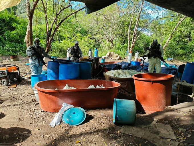 Inhabilitan cuatro laboratorios clandestinos y aseguran toneladas de precursores químicos