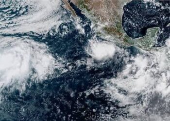 Huracán Polo alcanza categoría 2 frente al Pacífico mexicano; activan protocolos de emergencia