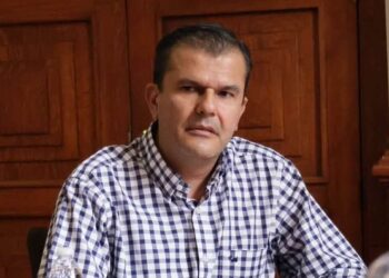 Regidor de Uruapan pide investigar video que vincularía a Juan Daniel Manzo con grupo criminal