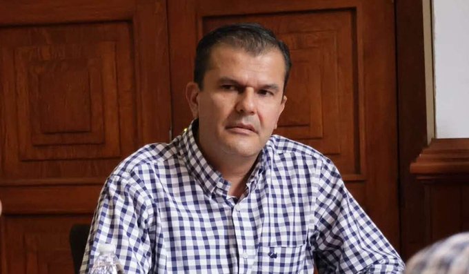 Regidor de Uruapan pide investigar video que vincularía a Juan Daniel Manzo con grupo criminal