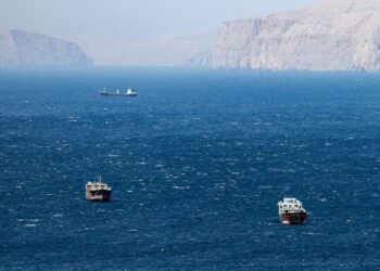 Irán busca reabrir el estrecho de Ormuz en siete días; Trump descarta su propuesta
