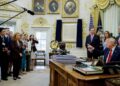 Trump enfrenta demanda de CNN, MS NOW y Politico por veto de la Casa Blanca
