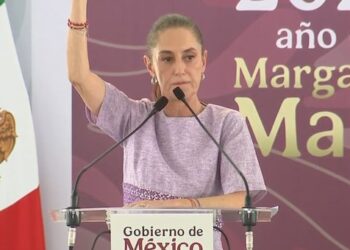 Abucheos y protestas acompañan a Sheinbaum durante presentación de avances en Colima