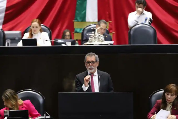 Édgar Amador destaca reducción del déficit y mayor recaudación sin subir impuestos