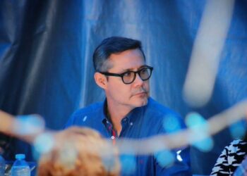 Carlos Ulloa atribuye a una herencia compra de departamentos; Sheinbaum pide aclaraciones