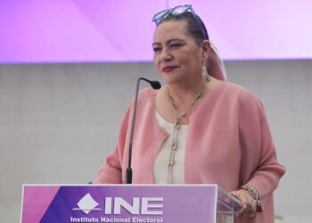 Sheinbaum niega vínculos de Taddei con Morena y pide investigar contratos del INE