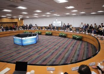 Diputados avalan ajustes fiscales para 2027; cambian cuotas migratorias y retenciones a plataformas digitales