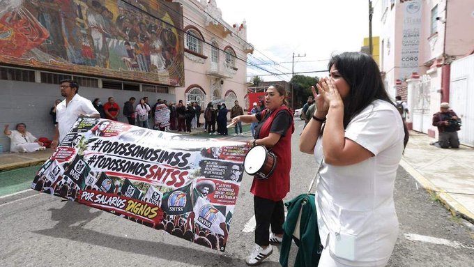 Trabajadores del IMSS protestan en el país por aumento salarial y falta de insumos