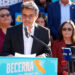 Eugenio Derbez alerta por presiones contra latinos en EU y llama a participar en las elecciones