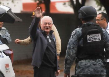 FGR señala participación de Ernesto Ruffo en empresa investigada por contrabando de combustible