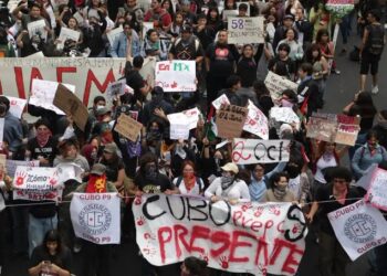 A 58 años de Tlatelolco, marcha exige investigar a responsables y abrir archivos militares