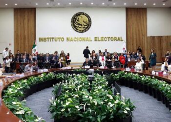 Señalamientos por contratos millonarios y denuncias de amenazas generan tensión en el INE