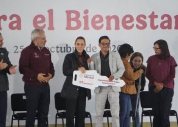 Sheinbaum destaca avances en salud y vivienda y exige honestidad a funcionarios en Michoacán