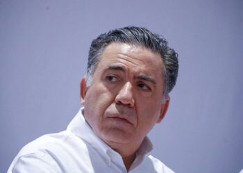 Exigen que Enrique Inzunza enfrente acusaciones sin fuero; Senado responde que depende del senador