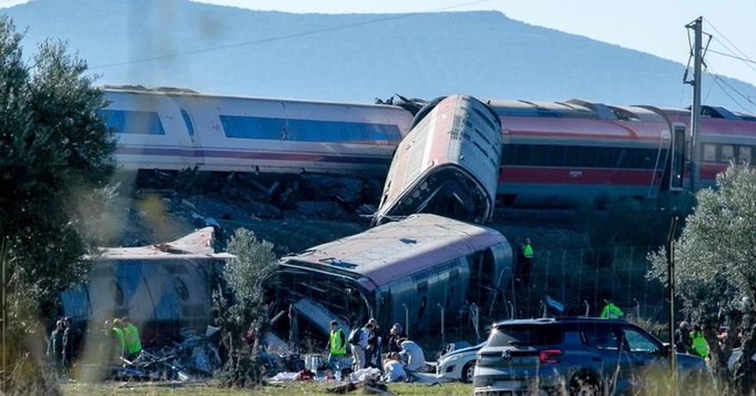 Investigan fallas en el control ferroviario tras choque de trenes en España