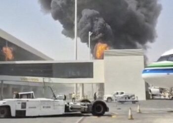 Crece el riesgo en Arabia Saudita; México pide a sus ciudadanos evitar aeropuertos
